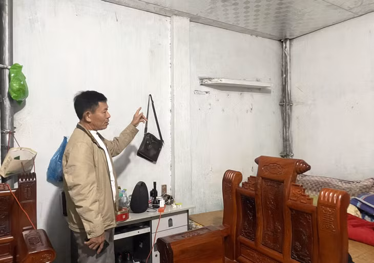 Ngôi nhà cấp 4 của gia đình ông Nguyễn Văn Đông (thôn Lục Phủ, xã Bắc Sơn) đã xuống cấp, nay muốn xây dựng lại không được do vướng vào quy hoạch dự án.