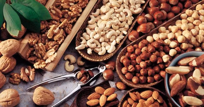 Các loại hạt cũng rất dễ bị nhiễm nấm mốc nếu bảo quản không tốt.