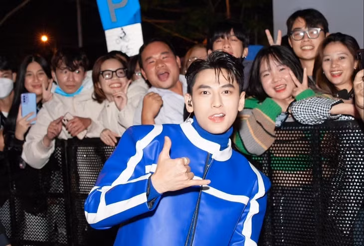 Isaac kín lịch chạy show trong những ngày cận Tết Nguyên đán. Ảnh: @isaac.