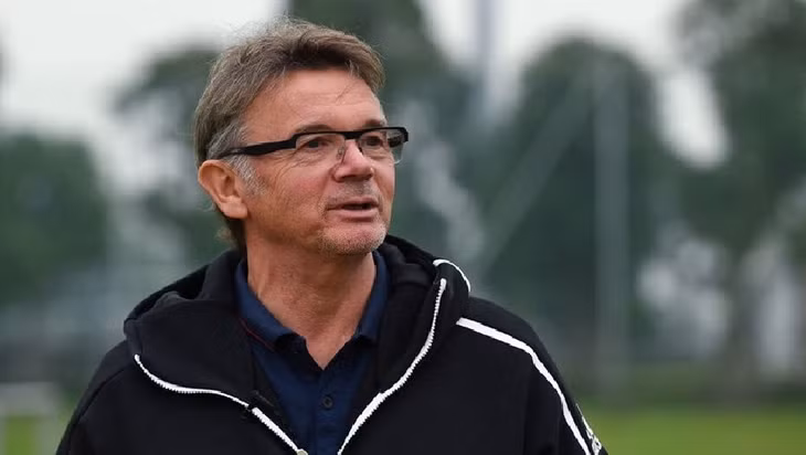 HLV Philippe Troussier từng dẫn dắt U19 Việt Nam
