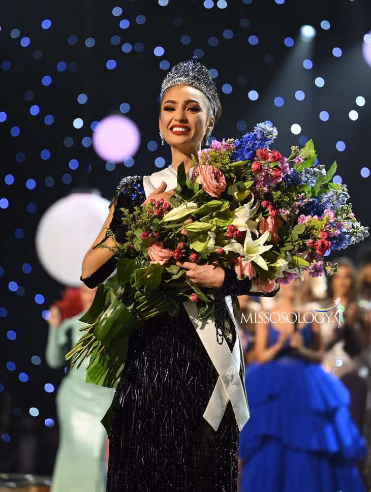 Hoa hậu Mỹ đăng quang Miss Universe nhờ màn thuyết trình ấn tượng.
