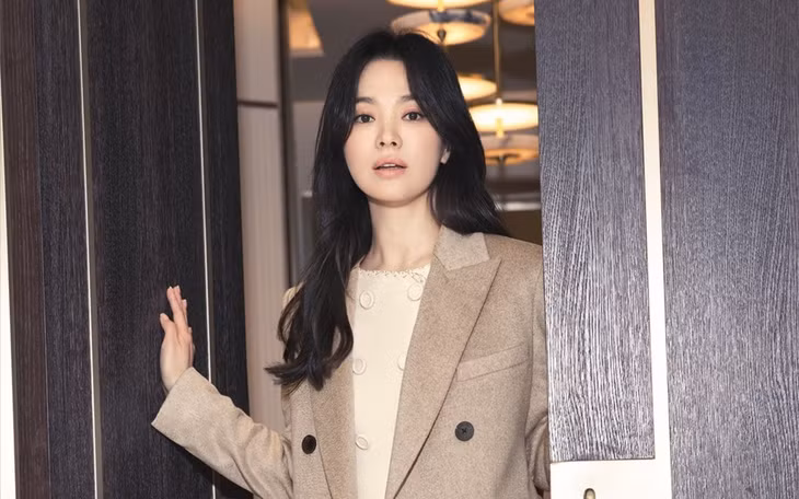 Song Hye Kyo thắng lớn ở ván bài The Glory.
