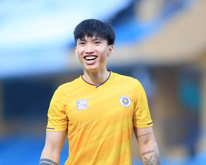CLB Hà Nội đã chính thức nói lời chia tay với hậu vệ Đoàn Văn Hậu - Ảnh: HNFC