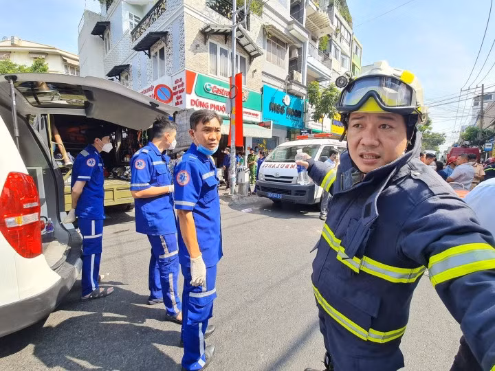 Thiếu tá Huỳnh Nguyên Thuận trực tiếp chỉ đạo, xử lý tại hiện trường.