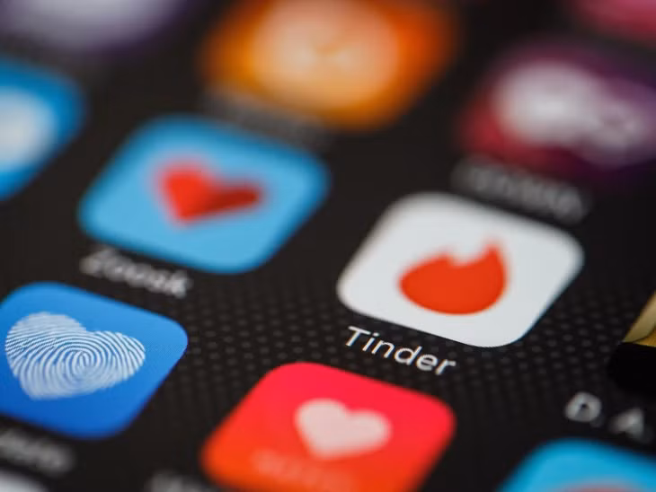 Lập trình viên đã nảy ra ý tưởng dùng AI để phát hiện những kẻ lừa đảo trên app hẹn hò. Ảnh: Mashable.