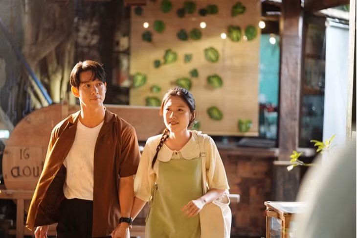 Nhà bà Nữ của Trấn Thành được kỳ vọng vực dậy doanh thu phòng vé Việt.