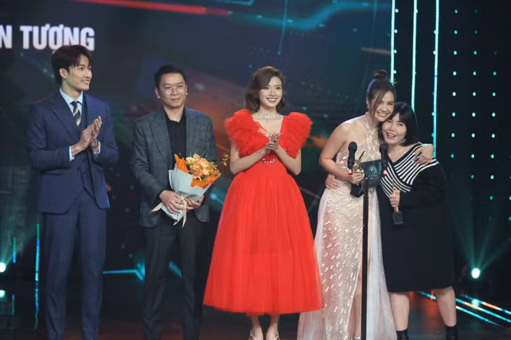 Thương ngày nắng về được xướng tên ở hạng mục Phim truyền hình ấn tượng Ảnh: TRỌNG TÀI