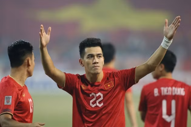 Tiến Linh ghi cả hai bàn giúp tuyển Việt Nam hạ Indonesia để vào chung kết AFF Cup 2022.