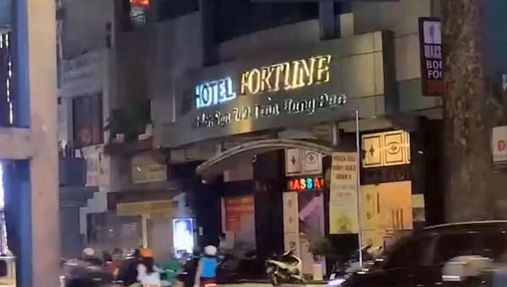 Tổ hợp khách sạn - massage - karaoke Fortune ở quận 5.
