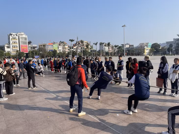 Thi kéo co tại hội thi các trò chơi dân gian xuân Quý Mão 2023.