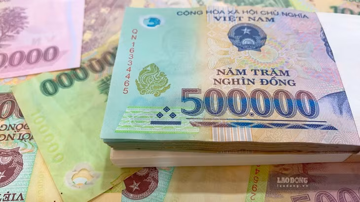Lãi suất huy động tăng mạnh khiến dòng tiền nhàn rỗi quay trở ngân hàng. Ảnh: Trà My