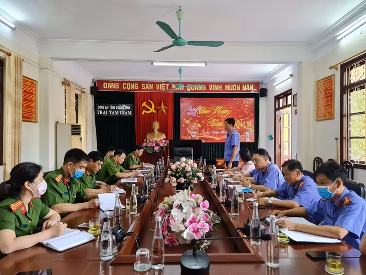 VKSND tỉnh trực tiếp kiểm sát công tác tạm giữ, tạm giam thi hành án hình sự, kết quả tự kiểm tra và thực hiện kiến nghị tại Trại tạm giam Công an tỉnh.