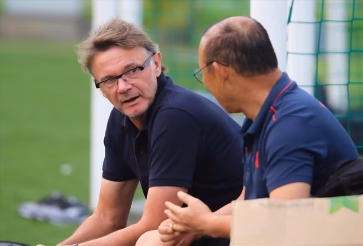 HLV Philippe Troussier áp lực bởi thành công của người tiền nhiệm Park Hang Seo