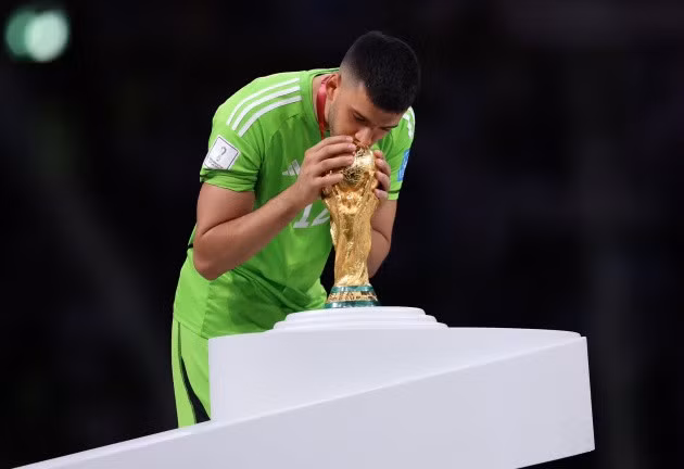 Rulli gia nhập Ajax.