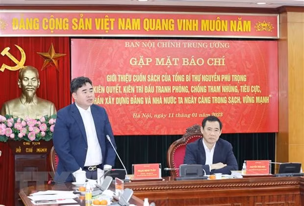 Gioi thieu cuon sach cua Tong Bi thu ve phong, chong tham nhung hinh anh 2