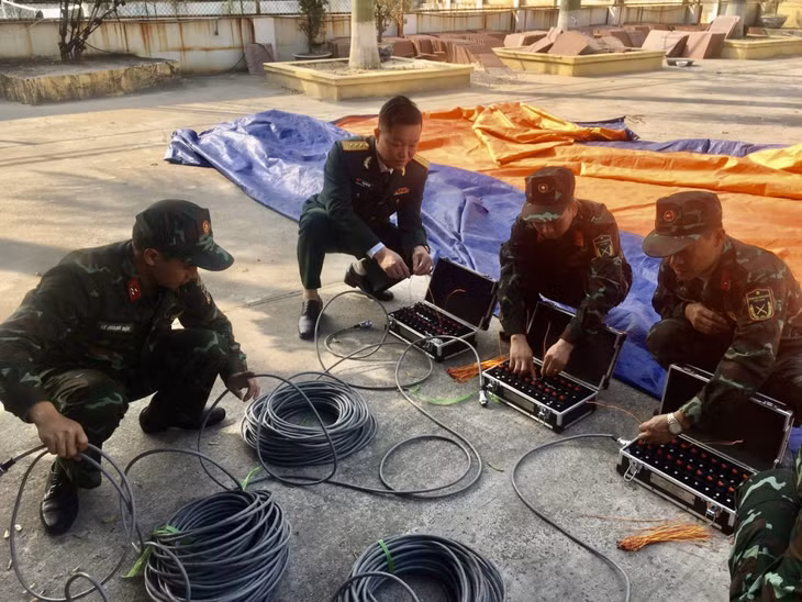 Hiện CBCS Bộ Chỉ huy Quân sự tỉnh và các địa phương tích cực chuẩn bị mọi công tác để việc tổ chức bắn pháo hoa diễn ra an toàn.