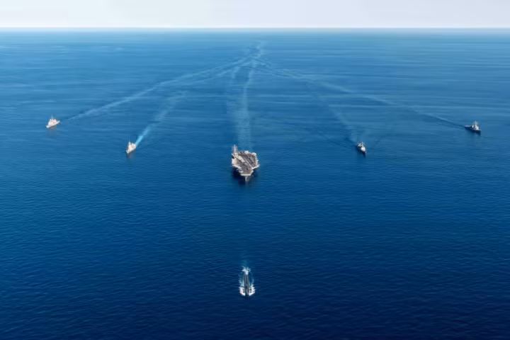 Tàu sân bay USS Ronald Reagan ra khơi ngoài khơi Hàn Quốc vào tháng 9/2022. (Ảnh: Getty Images)