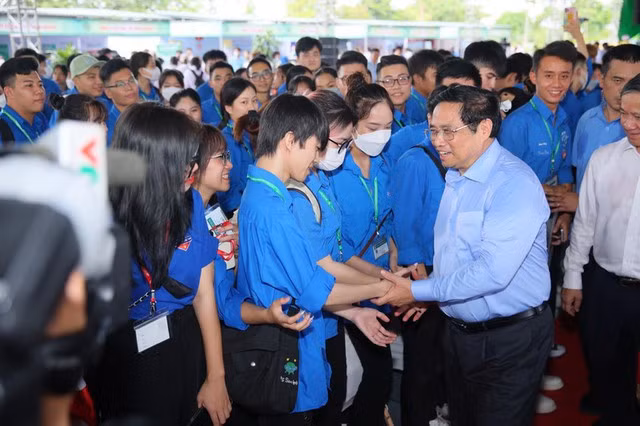Thủ tướng Chính phủ đối thoại với thanh niên vào tháng 3/2023.