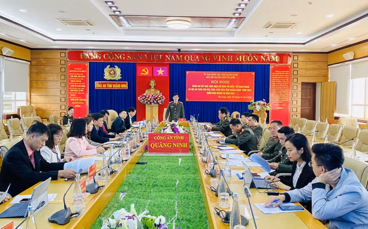 Thượng tá Mai Thế Quang, Phó Giám đốc Công an tỉnh, Trưởng Ban chỉ đạo mô hình thí điểm phát biểu tại hội nghị.