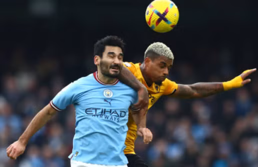 Cuộc chạm trán giữa Man City và Wolves diễn ra khá kịch tính. Dù có được sự cổ vũ nhiệt tình từ các cổ động viên nhà, tuy nhiên The Citizens vẫn gặp nhiều khó khăn trước lối chơi phòng ngự khoa học của đối thủ.