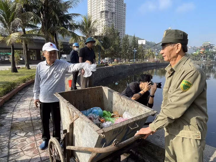 Xung quanh hồ điều hòa Yết Kiêu...