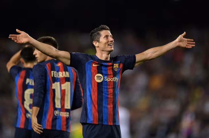 Barcelona đang dẫn đầu xếp hạng La Liga với 3 điểm nhiều hơn kình địch Real Madrid. Ảnh: Reuters.