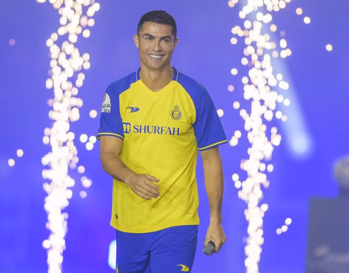 C.Ronaldo chưa thể ra mắt CLB Al Nassr vì án treo giò từ khi còn thi đấu cho Man Utd