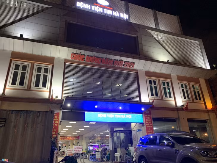 Bệnh viện Tim Hà Nội trên phố Trần Hưng Đạo.