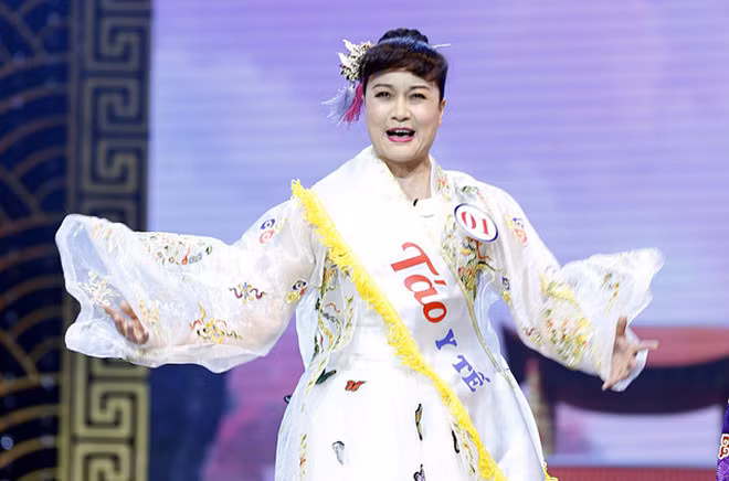 Vân Dung trong vai Táo Y tế.