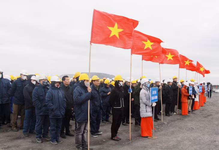 Cán bộ, công nhân Công ty CP Than Đèo Nai tham gia Lễ phát động Tết trồng cây 2023.
