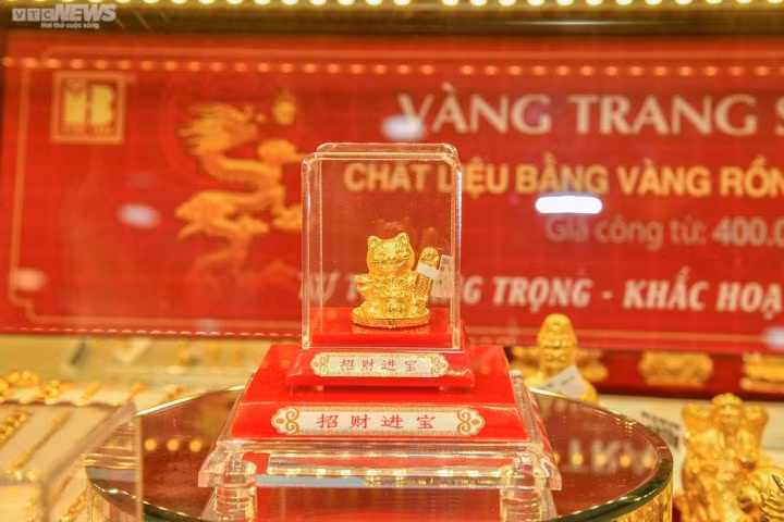 Mèo chiêu tài vàng ròng, một trong những sản phẩm dự kiến sẽ tạo "trend" trong ngày vía Thần Tài.