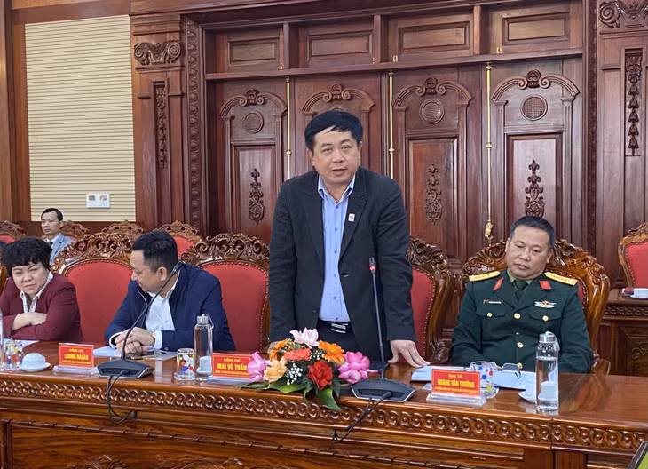Đồng chí Mai Vũ Tuấn, Giám đốc, Tổng Biên tập Trung tâm Truyền thông tỉnh Quảng Ninh phát biểu tại buổi gặp mặt.