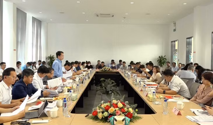 Lãnh đạo Hải Hà làm việc với lãnh đạo KCN Cảng biển Hải Hà về việc thành lập Đảng bộ KCN Cảng biển Hải Hà, tháng 10/2022. Ảnh: Thu Chung