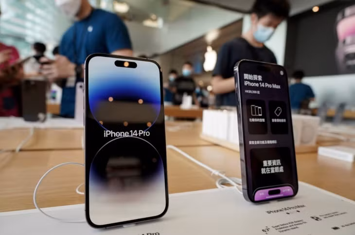 iPhone 14 Pro và 14 Pro Max được trưng bày trong Apple Store tại Trung Quốc. Ảnh: Shutterstock.