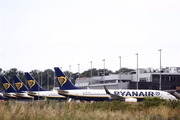 Thong tin ve vu chat no tren chiec may bay cho khach cua hang Ryanair hinh anh 1