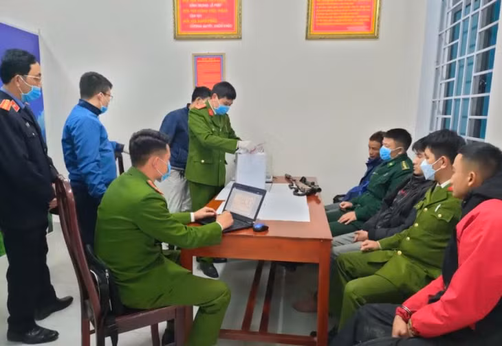 Cơ quan chức năng giám định tang vật.