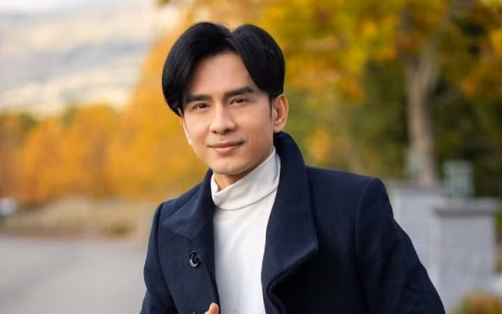 Tháng 7/2013, một ngày sau khi đám cưới của Đan Trường diễn ra tại Việt Nam, anh bị fan nữ tố lừa đảo và quỵt nợ 60.000 USD. Cô còn chỉ trích anh là người hay than vãn khi gặp khó khăn và thường xuyên kêu ca về tiền bạc. Vụ việc càng trở nên ầm ĩ khi cô gái kia tiết lộ giữa mình và Đan Trường từng có mối quan hệ trên mức bạn bè. Đan Trường nhanh chóng lên tiếng bác bỏ, nói anh chỉ cầm của fan nữ 20.000 USD cho dự án âm nhạc chứ không phải 60.000 USD. Dù vụ việc lắng xuống nhưng sau scandal này, danh tiếng của Đan Trường cũng bị ảnh hưởng không hề nhỏ.