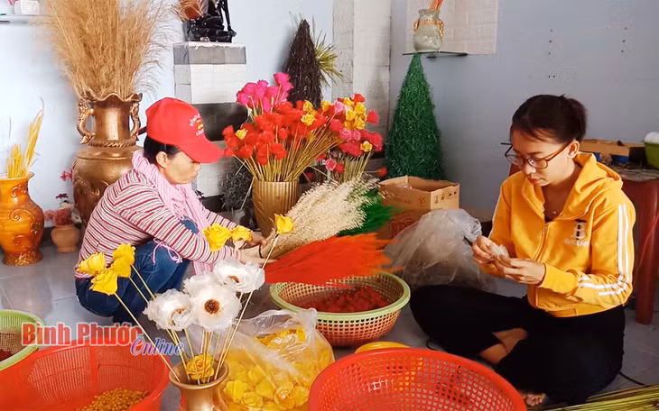 Sản xuất hoa khô nghệ thuật tại HTX hoa khô nghệ thuật Hưng Thịnh