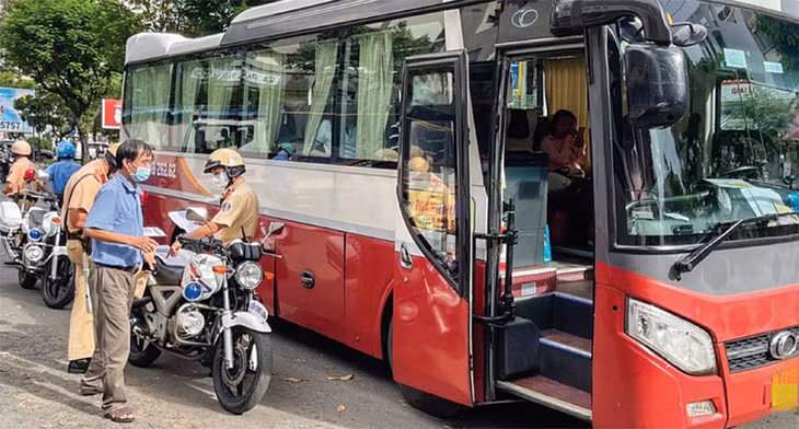Bộ GTVT đề nghị UBND cấp tỉnh cần vào cuộc quyết liệt và chỉ đạo Sở GTVT xây dựng kế hoạch kiểm tra, xử lý dứt điểm hiện tượng “xe dù, bến cóc”. Ảnh minh họa: CTV