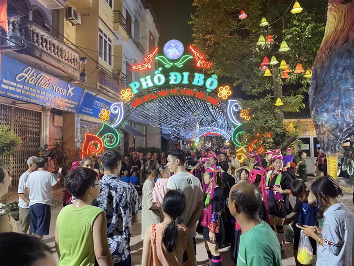 Sau 7 năm hoạt động, Phố đi bộ Tiên Yên là điểm đến quen thuộc của nhân dân và du khách.