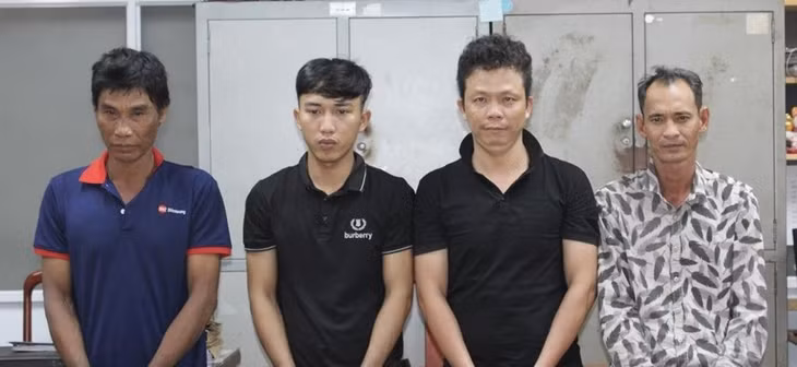Các đối tượng cướp vé số tại công an. Ảnh: Công an cung cấp