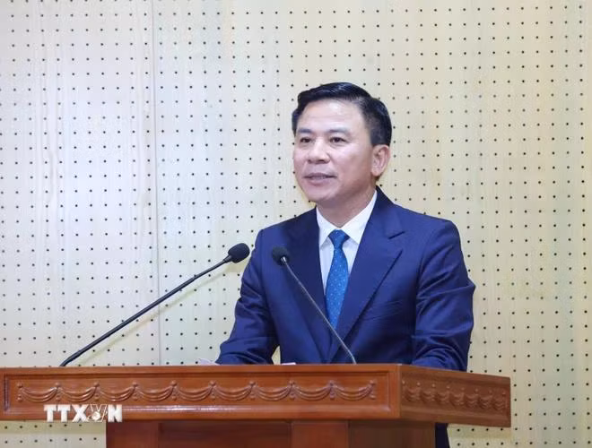 Đồng chí Đỗ Trọng Hưng, Uỷ viên Trung ương Đảng, Phó Trưởng Ban Tổ chức Trung ương phát biểu nhận nhiệm vụ. (Ảnh: Phương Hoa/ TTXVN)