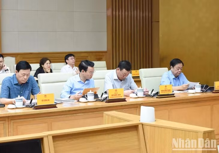 Đại diện lãnh đạo các bộ, ngành tham dự phiên họp (Ảnh: Trần Hải).