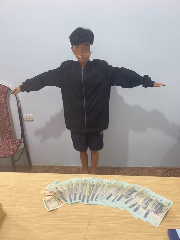 Đối tượng cùng tang vật.