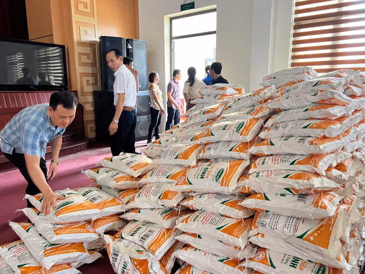 Sáng 10/9, TP Uông Bí tiếp nhận 20 tấn gạo từ một nhà hảo tâm ủng hộ.