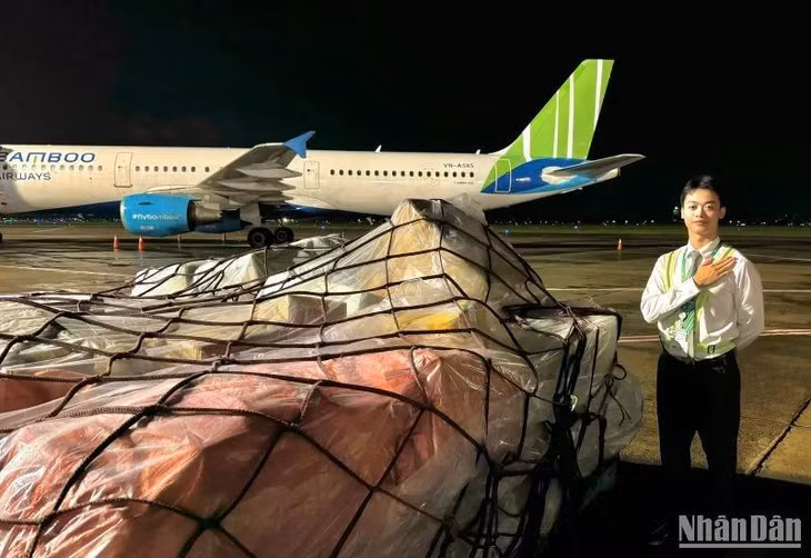 Bamboo Airways chuyển lô hàng hơn 1.2 tấn hàng hóa cứu trợ.