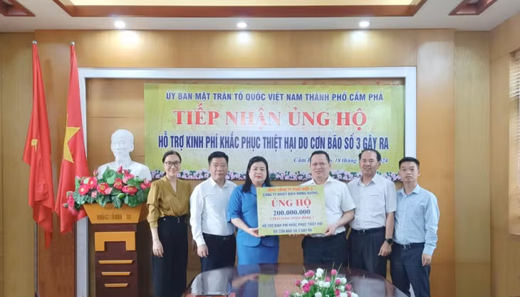 Công ty Nhiệt điện Mông Dương ủng hộ TP Cẩm Phả kinh phí khắc phục thiệt hại do cơn bão số 3 gây ra.