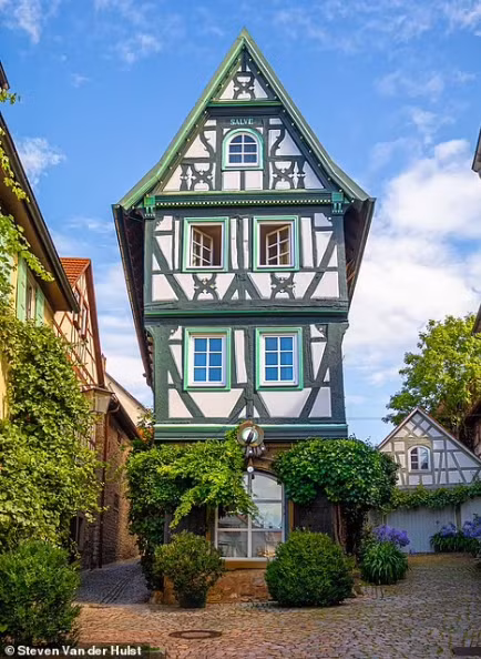 Bad Wimpfen, một thị trấn nhỏ ở bang Baden-Württemberg, miền Nam nước Đức. Đây là một địa điểm mà Steven nói rằng “bạn phải ghé thăm”.