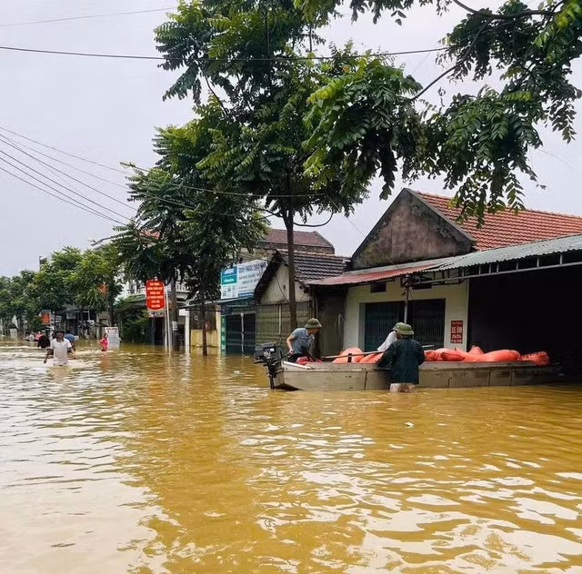 Nguy cơ mất an toàn thực phẩm sau lũ lụt và phát sinh bệnh tật nguy hiểm.