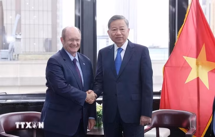 Tổng Bí thư, Chủ tịch nước Tô Lâm tiếp Thượng nghị sỹ Hoa Kỳ Chris Coons. (Ảnh: Lâm Khánh/TTXVN)